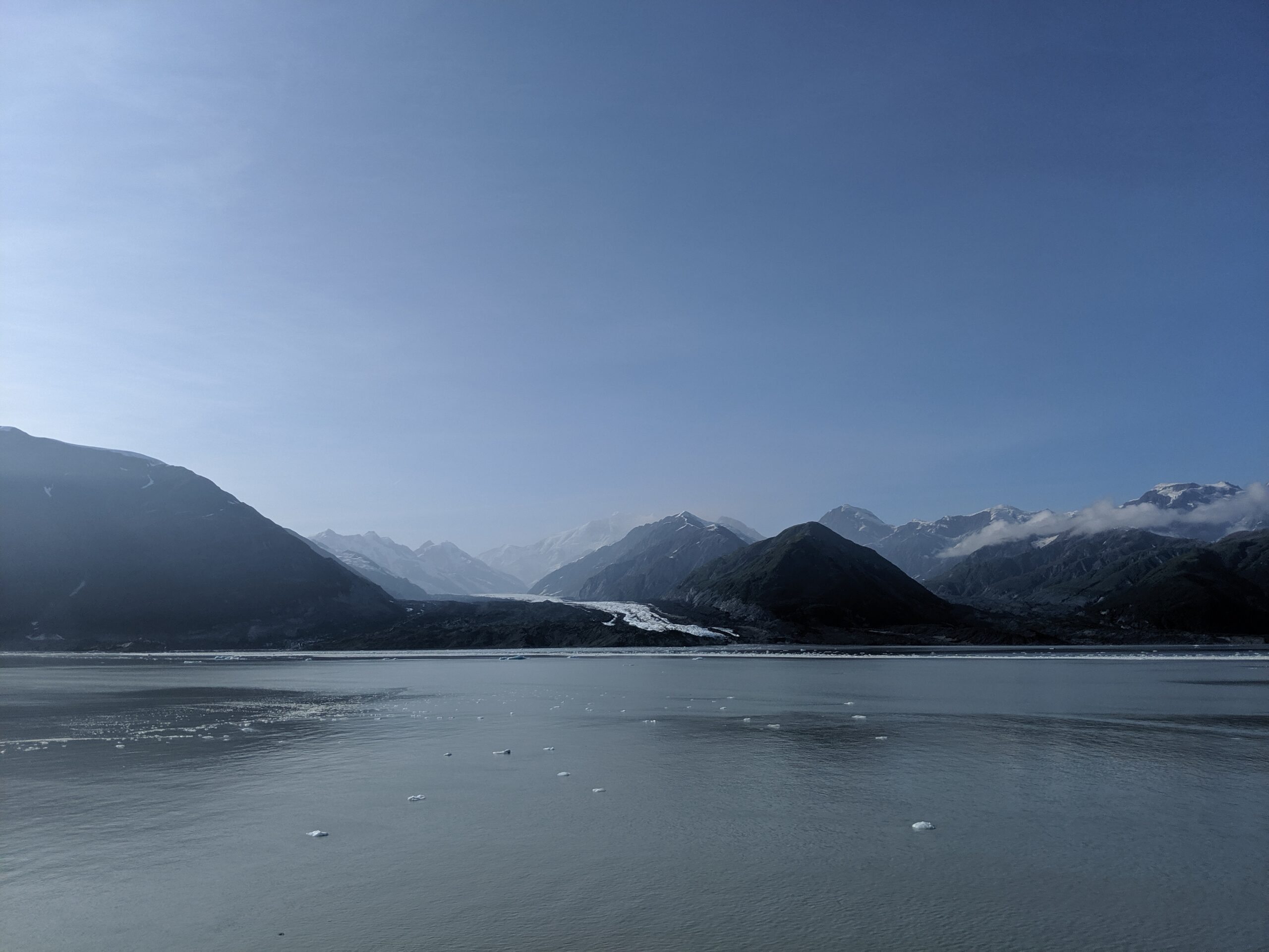 Mountains and lake in Alaska for Linnflux